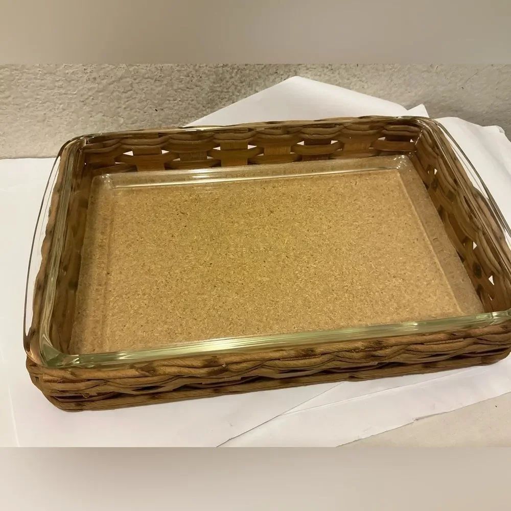 Vintage Pyrex 233 Wicker Platter & Casserole Platter Holder, Kitchen, Farmhouse
